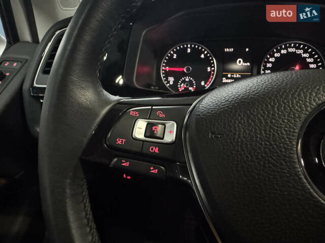 Белый Фольксваген Мультиван, объемом двигателя 2 л и пробегом 204 тыс. км за 42700 $, фото 30 на Automoto.ua