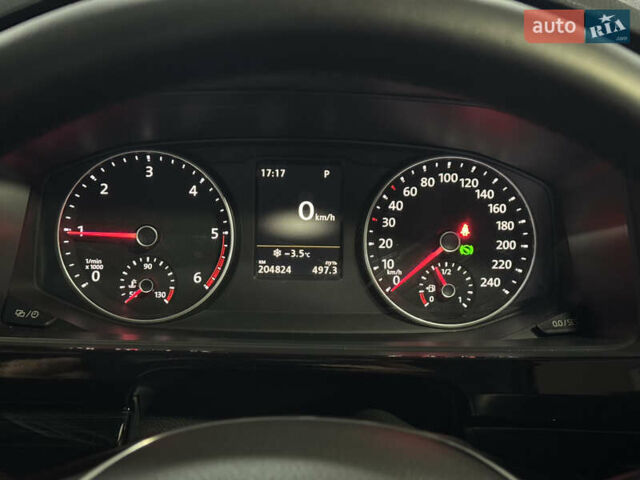 Белый Фольксваген Мультиван, объемом двигателя 2 л и пробегом 204 тыс. км за 42700 $, фото 25 на Automoto.ua