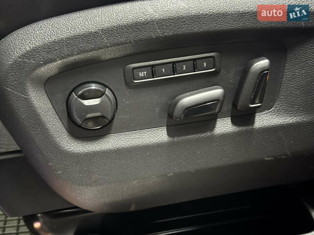 Белый Фольксваген Мультиван, объемом двигателя 2 л и пробегом 204 тыс. км за 42700 $, фото 18 на Automoto.ua