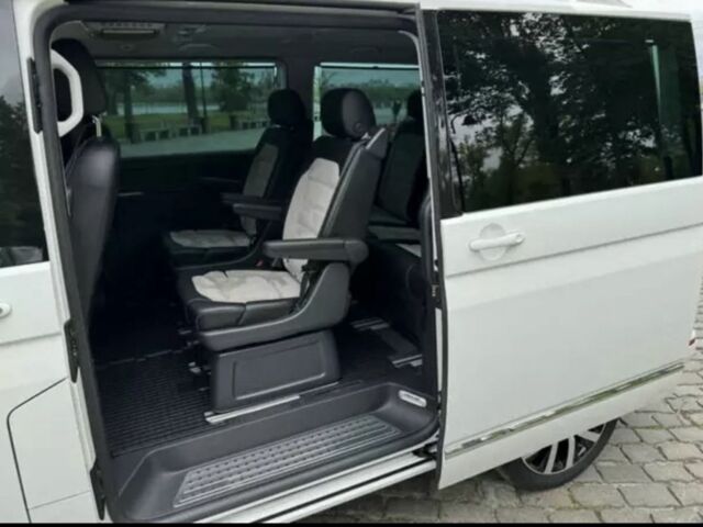 Белый Фольксваген Мультиван, объемом двигателя 2 л и пробегом 200 тыс. км за 43000 $, фото 12 на Automoto.ua