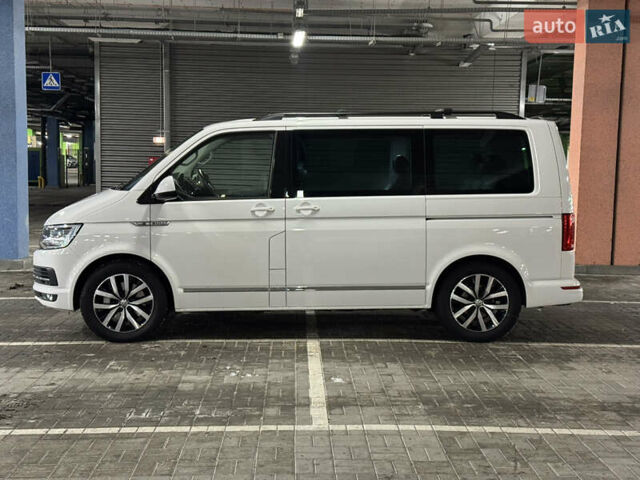 Белый Фольксваген Мультиван, объемом двигателя 2 л и пробегом 204 тыс. км за 42700 $, фото 1 на Automoto.ua