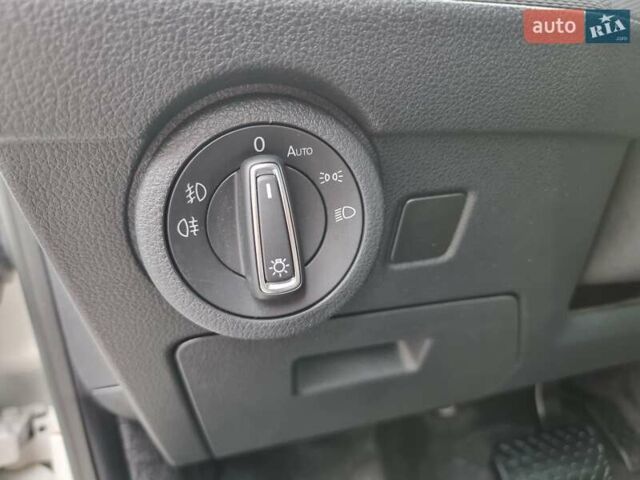 Білий Фольксваген Мультиван, об'ємом двигуна 1.97 л та пробігом 228 тис. км за 40900 $, фото 26 на Automoto.ua