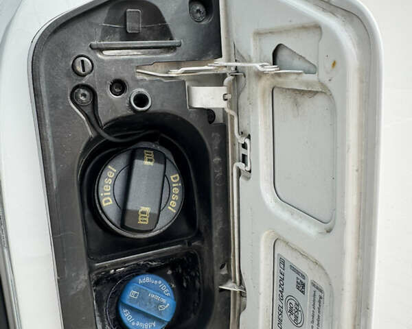 Білий Фольксваген Мультиван, об'ємом двигуна 1.97 л та пробігом 142 тис. км за 46300 $, фото 19 на Automoto.ua