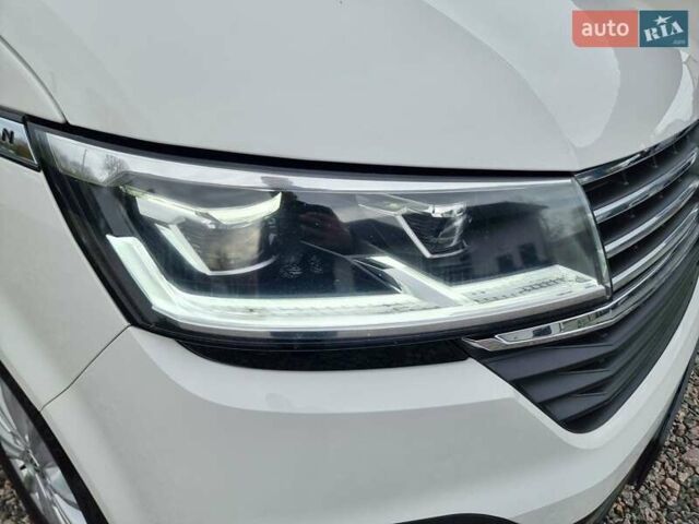 Білий Фольксваген Мультиван, об'ємом двигуна 1.97 л та пробігом 228 тис. км за 40900 $, фото 12 на Automoto.ua