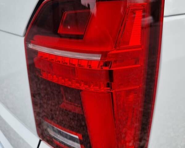 Білий Фольксваген Мультиван, об'ємом двигуна 1.97 л та пробігом 228 тис. км за 40900 $, фото 14 на Automoto.ua