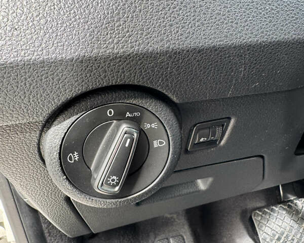 Білий Фольксваген Мультиван, об'ємом двигуна 1.97 л та пробігом 142 тис. км за 46300 $, фото 20 на Automoto.ua