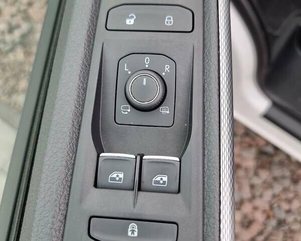 Білий Фольксваген Мультиван, об'ємом двигуна 1.97 л та пробігом 228 тис. км за 40900 $, фото 22 на Automoto.ua