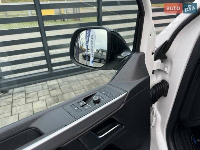 Білий Фольксваген Мультиван, об'ємом двигуна 2 л та пробігом 116 тис. км за 65900 $, фото 14 на Automoto.ua