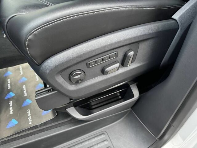 Белый Фольксваген Мультиван, объемом двигателя 2 л и пробегом 115 тыс. км за 65900 $, фото 18 на Automoto.ua