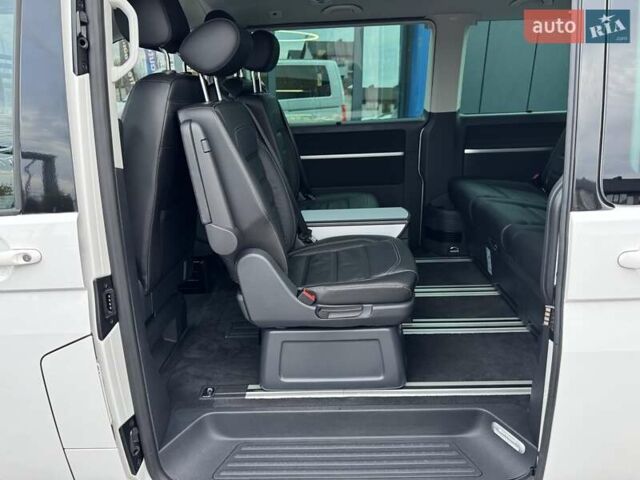 Білий Фольксваген Мультиван, об'ємом двигуна 2 л та пробігом 116 тис. км за 65900 $, фото 25 на Automoto.ua