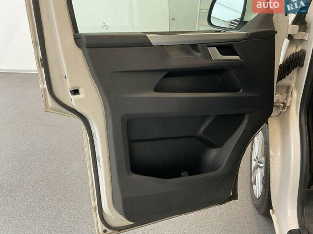 Белый Фольксваген Мультиван, объемом двигателя 1.97 л и пробегом 202 тыс. км за 34990 $, фото 3 на Automoto.ua