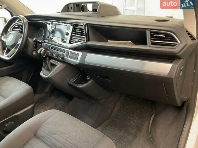 Белый Фольксваген Мультиван, объемом двигателя 1.97 л и пробегом 202 тыс. км за 34990 $, фото 5 на Automoto.ua