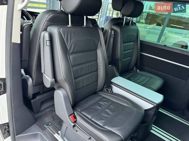 Білий Фольксваген Мультиван, об'ємом двигуна 2 л та пробігом 116 тис. км за 65900 $, фото 32 на Automoto.ua