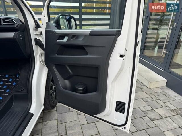 Білий Фольксваген Мультиван, об'ємом двигуна 2 л та пробігом 116 тис. км за 65900 $, фото 35 на Automoto.ua