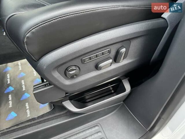 Білий Фольксваген Мультиван, об'ємом двигуна 2 л та пробігом 116 тис. км за 65900 $, фото 18 на Automoto.ua