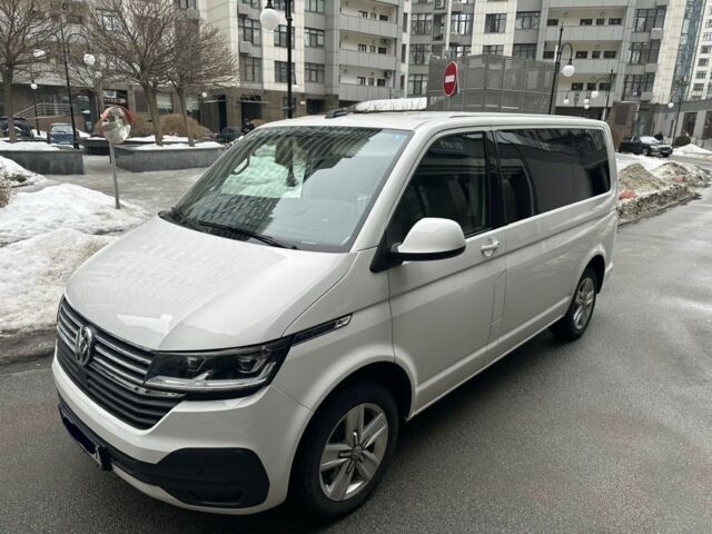 Белый Фольксваген Мультиван, объемом двигателя 2 л и пробегом 210 тыс. км за 44500 $, фото 1 на Automoto.ua