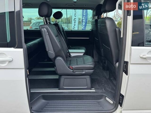 Білий Фольксваген Мультиван, об'ємом двигуна 2 л та пробігом 116 тис. км за 65900 $, фото 31 на Automoto.ua