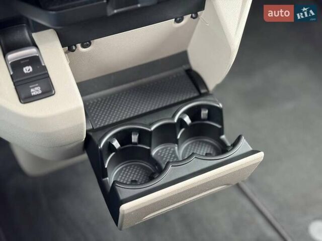 Белый Фольксваген Мультиван, объемом двигателя 2 л и пробегом 97 тыс. км за 67900 $, фото 25 на Automoto.ua