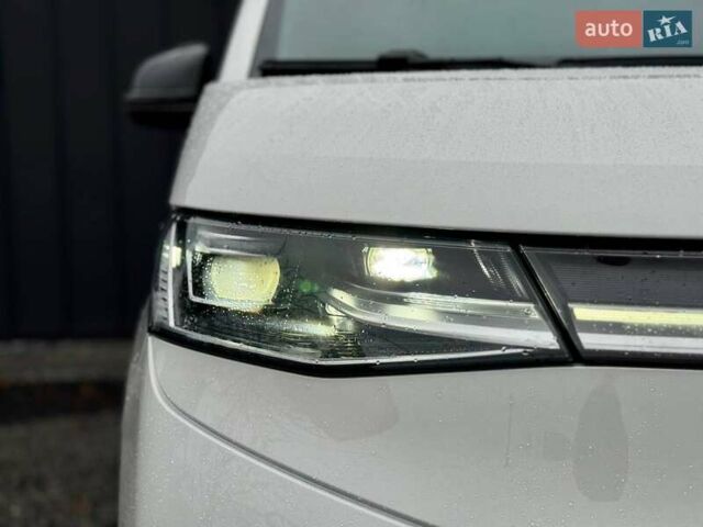 Белый Фольксваген Мультиван, объемом двигателя 2 л и пробегом 97 тыс. км за 67900 $, фото 3 на Automoto.ua