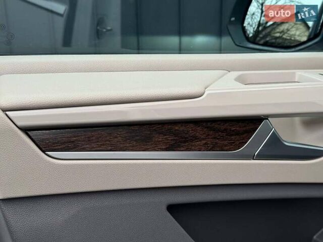 Белый Фольксваген Мультиван, объемом двигателя 2 л и пробегом 97 тыс. км за 67900 $, фото 39 на Automoto.ua