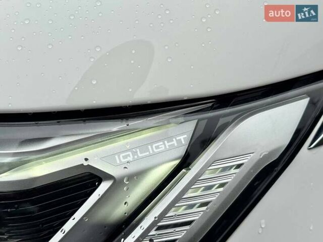 Белый Фольксваген Мультиван, объемом двигателя 2 л и пробегом 97 тыс. км за 67900 $, фото 4 на Automoto.ua