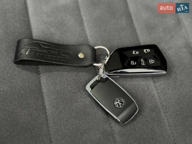 Белый Фольксваген Мультиван, объемом двигателя 2 л и пробегом 97 тыс. км за 67900 $, фото 20 на Automoto.ua