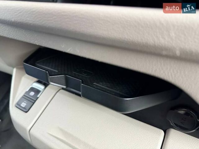 Белый Фольксваген Мультиван, объемом двигателя 2 л и пробегом 97 тыс. км за 67900 $, фото 27 на Automoto.ua