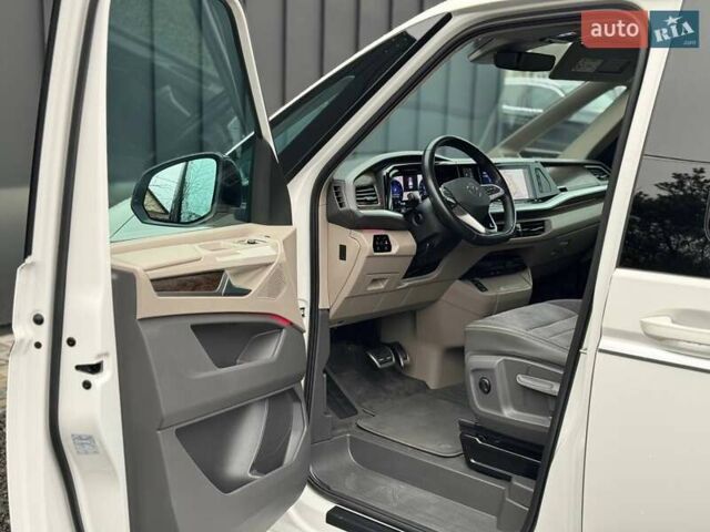 Белый Фольксваген Мультиван, объемом двигателя 2 л и пробегом 97 тыс. км за 67900 $, фото 14 на Automoto.ua