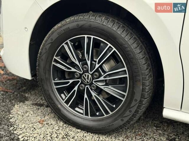 Белый Фольксваген Мультиван, объемом двигателя 2 л и пробегом 97 тыс. км за 67900 $, фото 11 на Automoto.ua