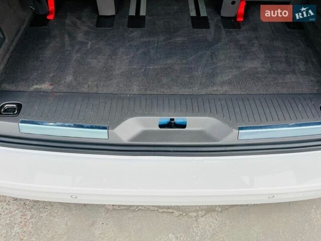 Білий Фольксваген Мультиван, об'ємом двигуна 1.98 л та пробігом 11 тис. км за 92000 $, фото 40 на Automoto.ua