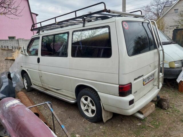 Белый Фольксваген Мультиван, объемом двигателя 2.4 л и пробегом 10 тыс. км за 8200 $, фото 2 на Automoto.ua