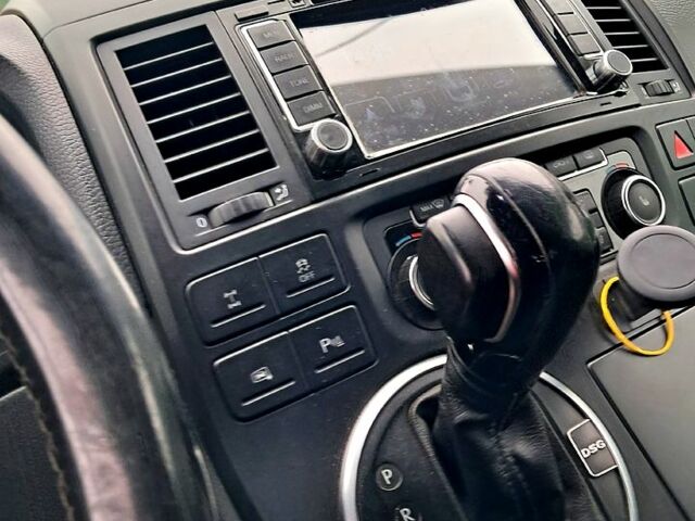 Білий Фольксваген Мультиван, об'ємом двигуна 2 л та пробігом 190 тис. км за 25000 $, фото 10 на Automoto.ua