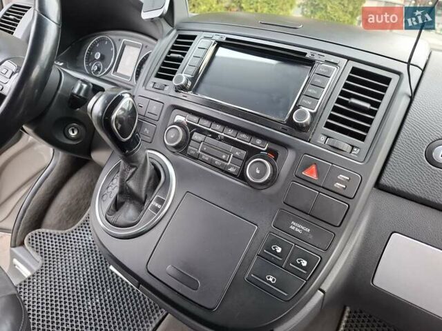 Бежевый Фольксваген Мультиван, объемом двигателя 2 л и пробегом 307 тыс. км за 19000 $, фото 29 на Automoto.ua