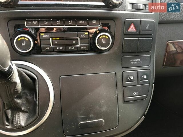 Бежевый Фольксваген Мультиван, объемом двигателя 1.97 л и пробегом 236 тыс. км за 21000 $, фото 5 на Automoto.ua