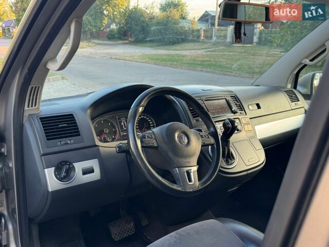 Бежевий Фольксваген Мультиван, об'ємом двигуна 1.98 л та пробігом 273 тис. км за 20900 $, фото 7 на Automoto.ua