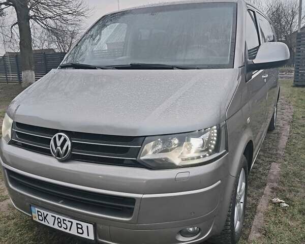 Бежевый Фольксваген Мультиван, объемом двигателя 1.97 л и пробегом 253 тыс. км за 23200 $, фото 4 на Automoto.ua