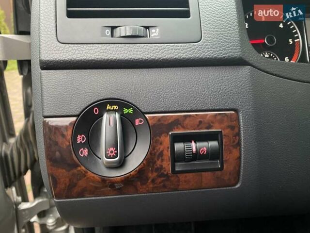 Бежевий Фольксваген Мультиван, об'ємом двигуна 1.98 л та пробігом 206 тис. км за 28500 $, фото 17 на Automoto.ua