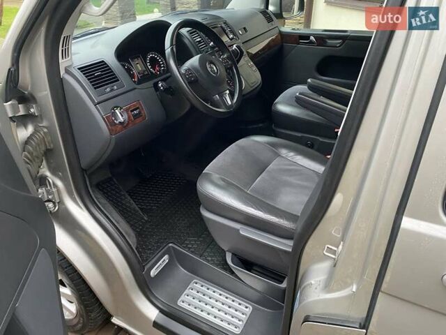 Бежевий Фольксваген Мультиван, об'ємом двигуна 1.98 л та пробігом 206 тис. км за 28500 $, фото 10 на Automoto.ua