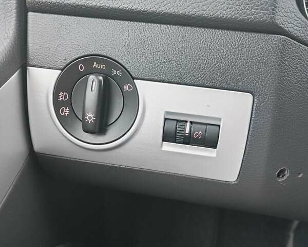 Бежевый Фольксваген Мультиван, объемом двигателя 1.97 л и пробегом 253 тыс. км за 23200 $, фото 27 на Automoto.ua