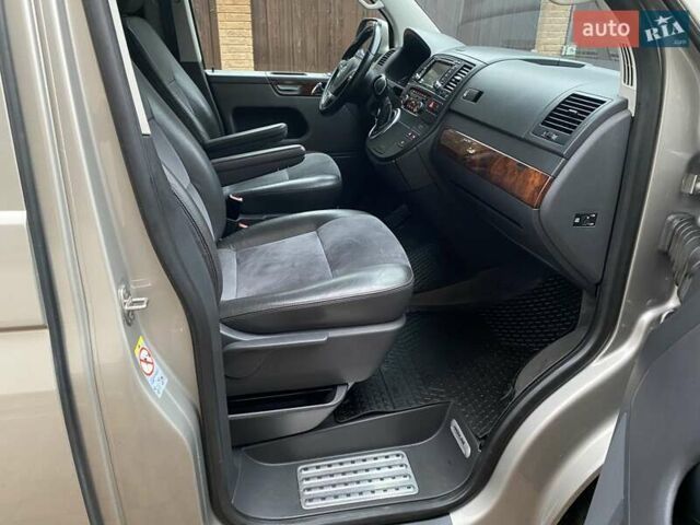 Бежевий Фольксваген Мультиван, об'ємом двигуна 1.98 л та пробігом 206 тис. км за 28500 $, фото 22 на Automoto.ua