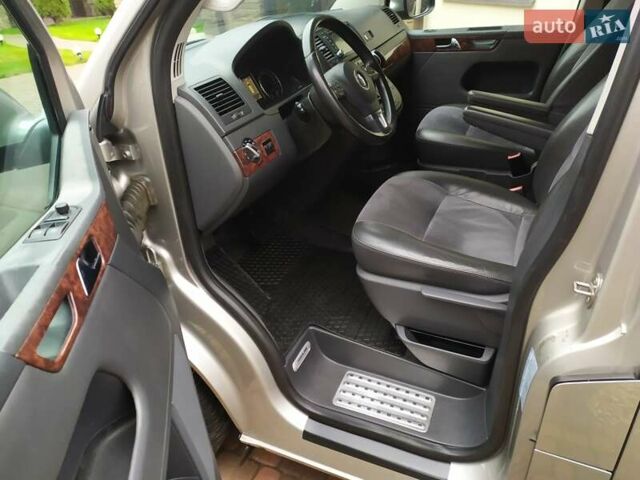 Бежевий Фольксваген Мультиван, об'ємом двигуна 1.98 л та пробігом 206 тис. км за 28500 $, фото 76 на Automoto.ua