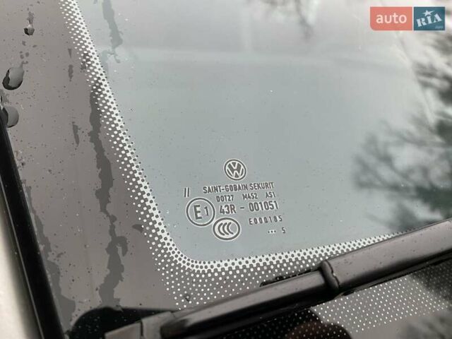 Бежевий Фольксваген Мультиван, об'ємом двигуна 1.98 л та пробігом 206 тис. км за 28500 $, фото 21 на Automoto.ua