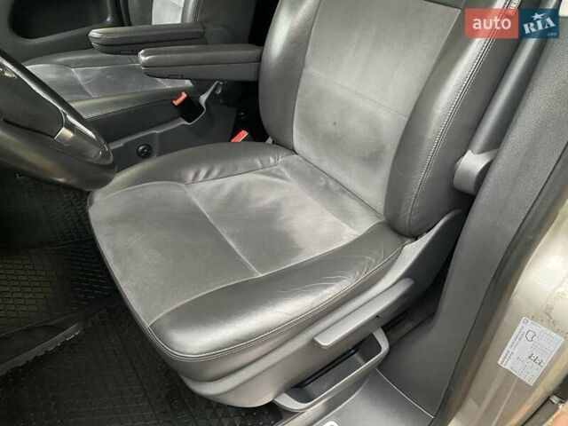 Бежевий Фольксваген Мультиван, об'ємом двигуна 1.98 л та пробігом 206 тис. км за 28500 $, фото 12 на Automoto.ua