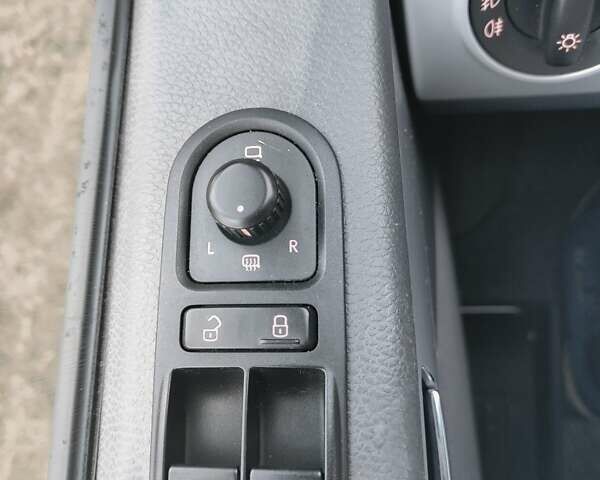 Бежевый Фольксваген Мультиван, объемом двигателя 1.97 л и пробегом 253 тыс. км за 23200 $, фото 26 на Automoto.ua