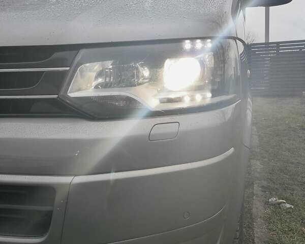 Бежевый Фольксваген Мультиван, объемом двигателя 1.97 л и пробегом 253 тыс. км за 23200 $, фото 2 на Automoto.ua