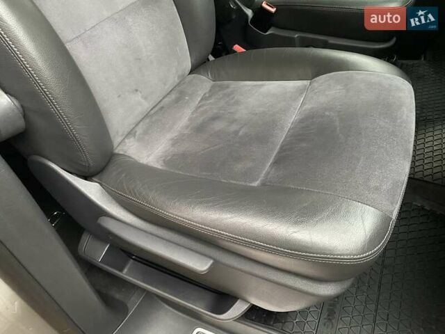 Бежевий Фольксваген Мультиван, об'ємом двигуна 1.98 л та пробігом 206 тис. км за 28500 $, фото 23 на Automoto.ua