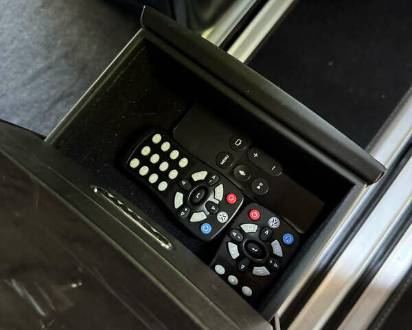 Бежевый Фольксваген Мультиван, объемом двигателя 1.97 л и пробегом 193 тыс. км за 52000 $, фото 29 на Automoto.ua