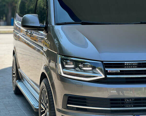 Бежевый Фольксваген Мультиван, объемом двигателя 1.97 л и пробегом 193 тыс. км за 52000 $, фото 1 на Automoto.ua