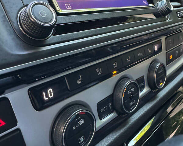 Бежевый Фольксваген Мультиван, объемом двигателя 1.97 л и пробегом 193 тыс. км за 52000 $, фото 20 на Automoto.ua