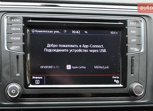 Бежевый Фольксваген Мультиван, объемом двигателя 1.97 л и пробегом 180 тыс. км за 43500 $, фото 43 на Automoto.ua